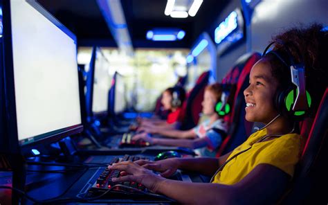 ESPORTS & GAMING FOR KIDS .